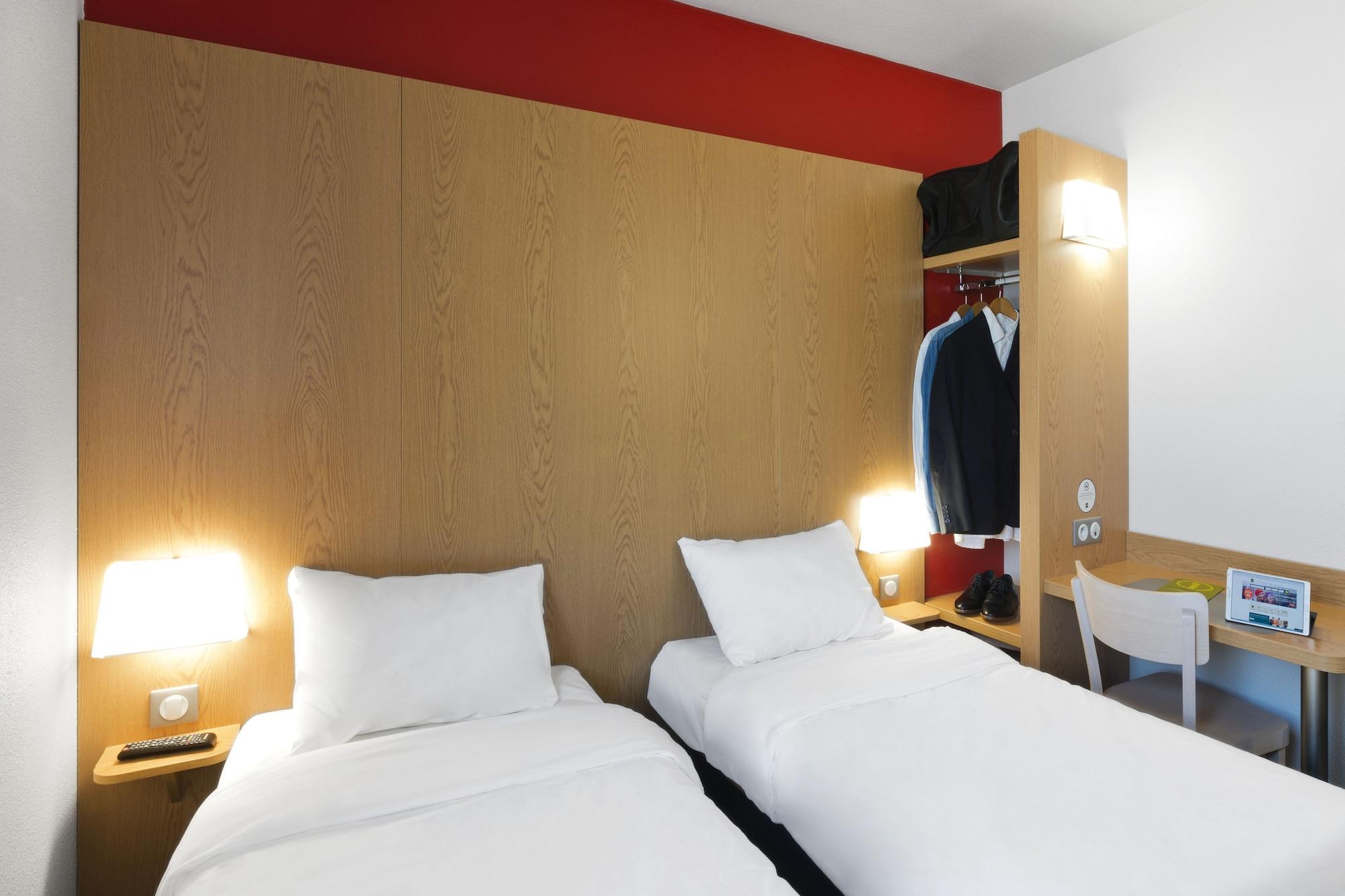 B&B Hotel Niort Marais Poitevin Est Exterior photo